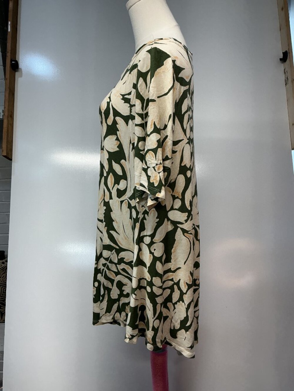 Lane Bryant 18/20 Green Cream Floral Swing Tunic Top Rayon Stretch Plus Size - Picture 8 of 16